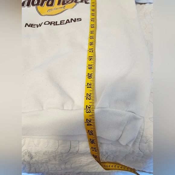 Hard Rock Cafe New Orleans Vintage White Crewneck Size XL has spots & Hole - Picture 8 of 8